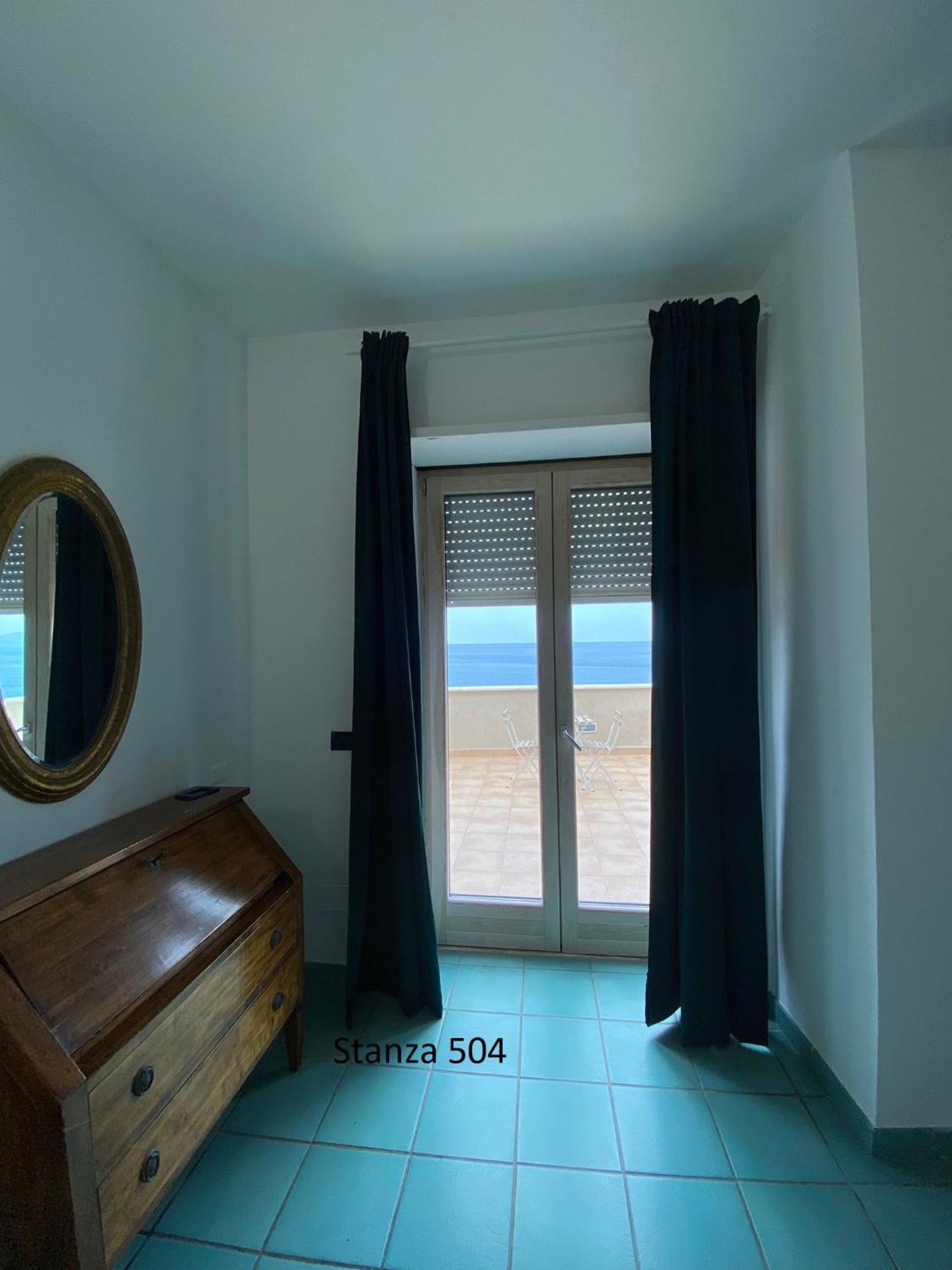 Deluxe Double Room with Sea View,1545547558:JPEG